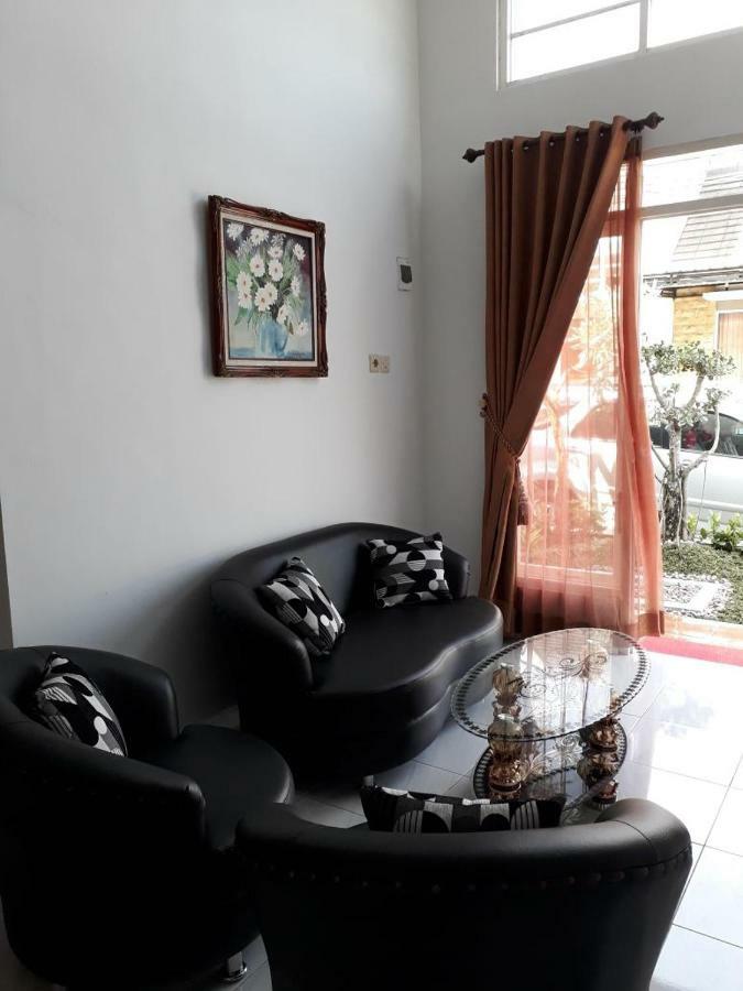 Villa Puncak Garuda A5 Бату Екстериор снимка